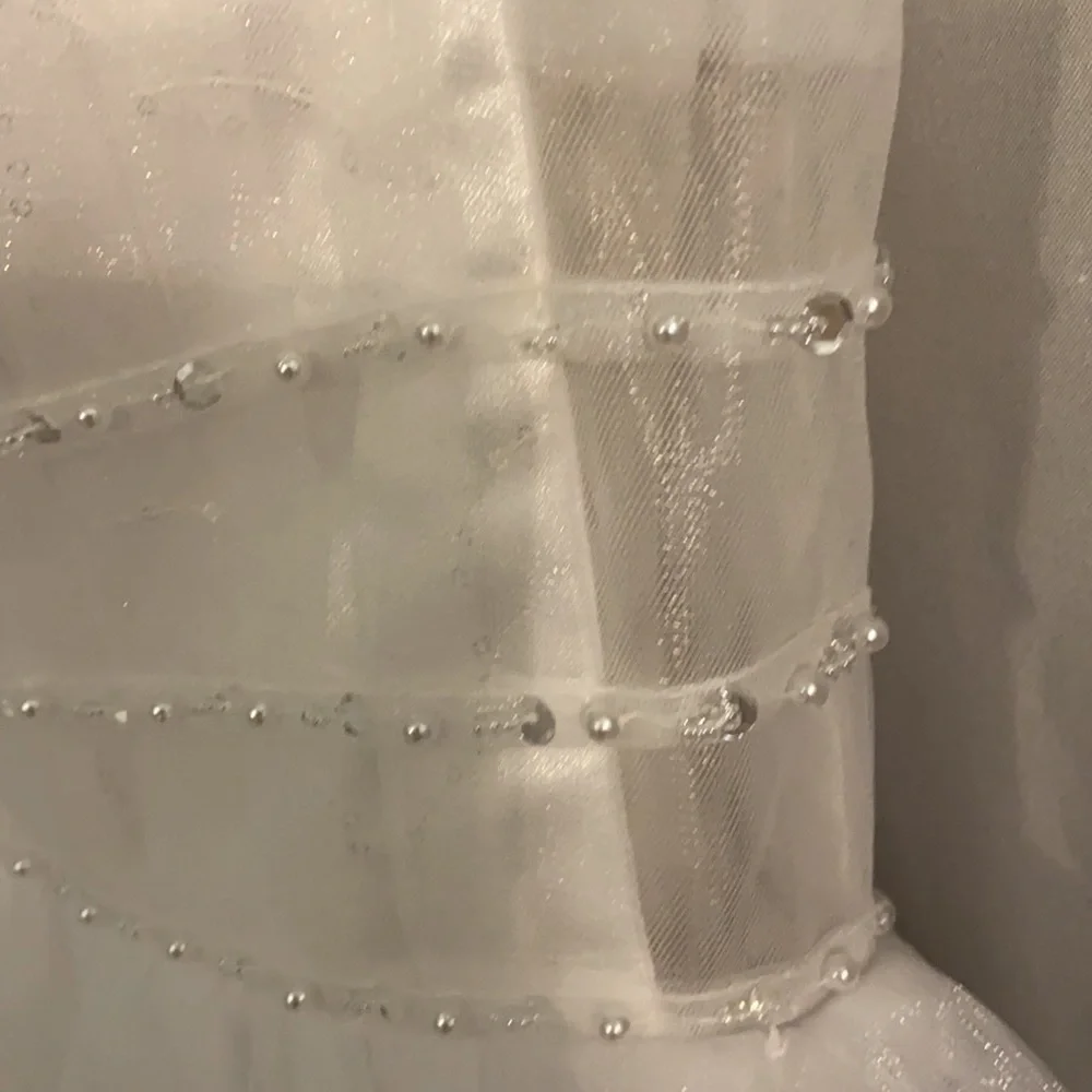 Wedding gown - Picture 12 of 12